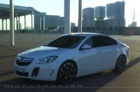 Opel Insignia OPC заснета без камуфлаж