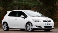 Догодина идва хибридна Toyota Auris