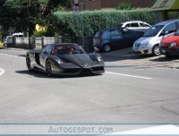 Заснеха карбоново Ferrari Enzo