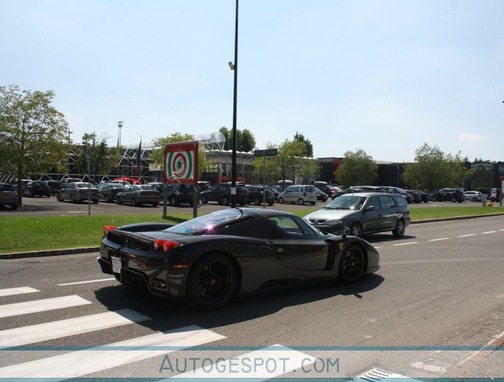 Карбоново Ferrari Enzo