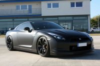 Матово черен Nissan GT-R от Avus