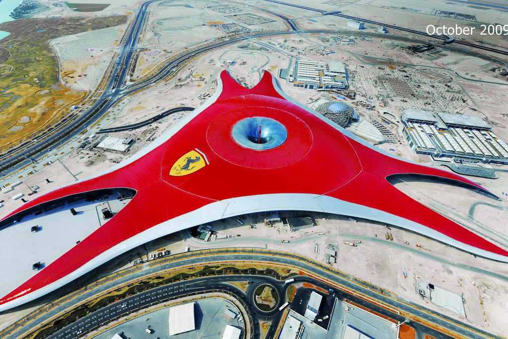 Ferrari World Theme Park в Абу Даби