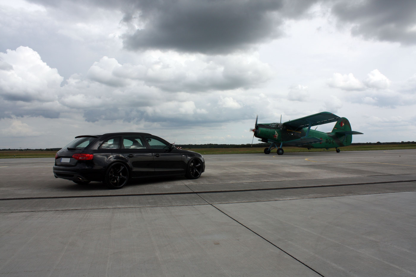 AVUS Audi A4 Avant Black Arrow