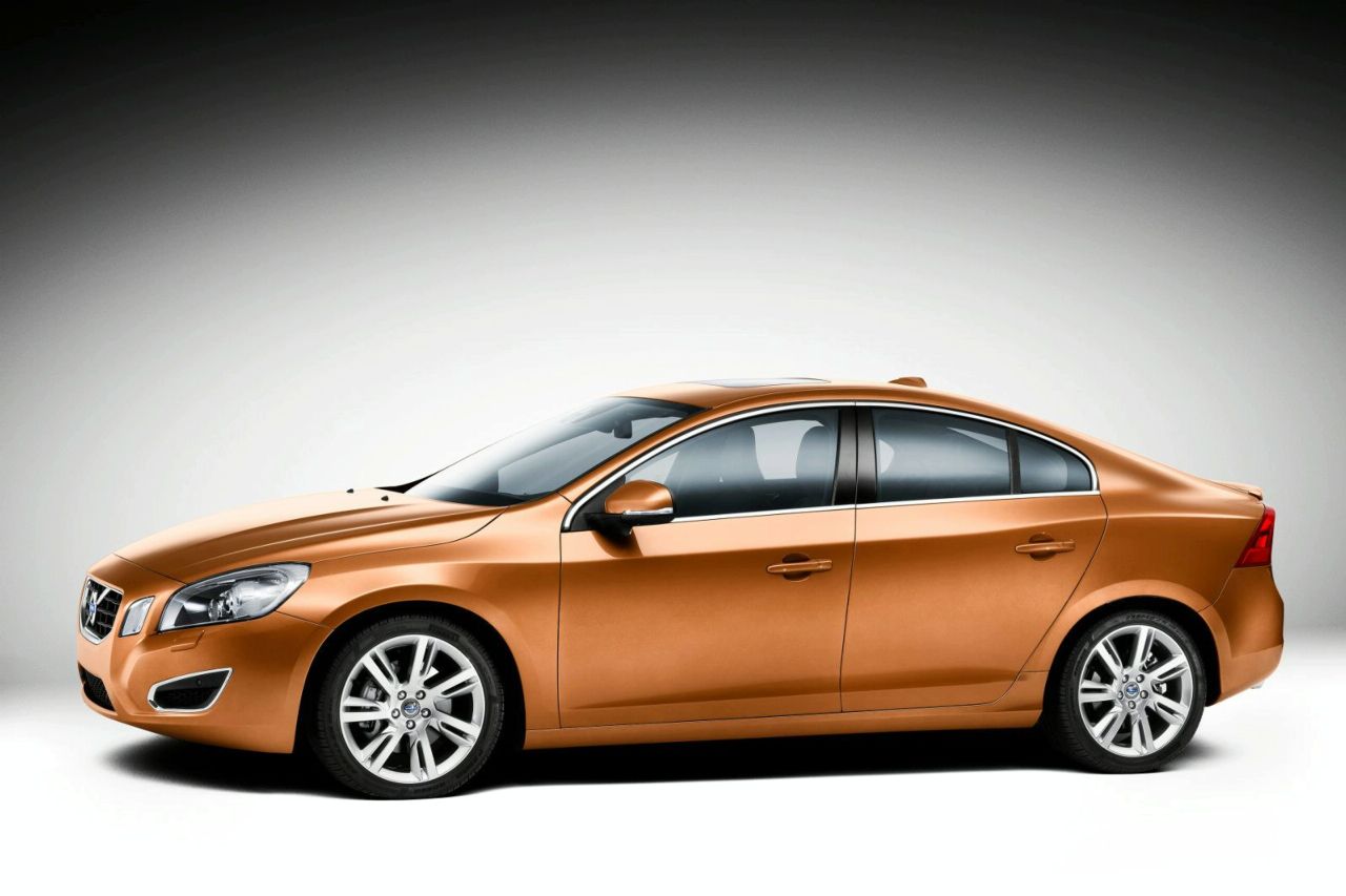 Volvo S60 2011 (първи снимки)