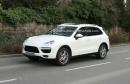 Новото Porsche Cayenne заснето почти без маскировка