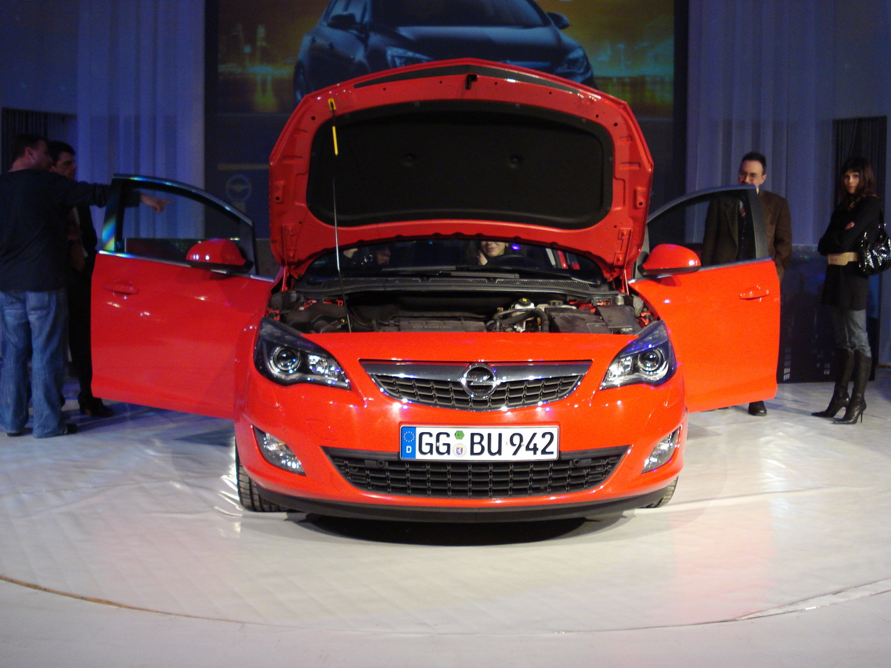 Opel Astra представяне