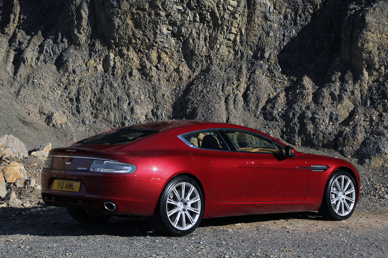 Aston Martin Rapide (Magma Red)