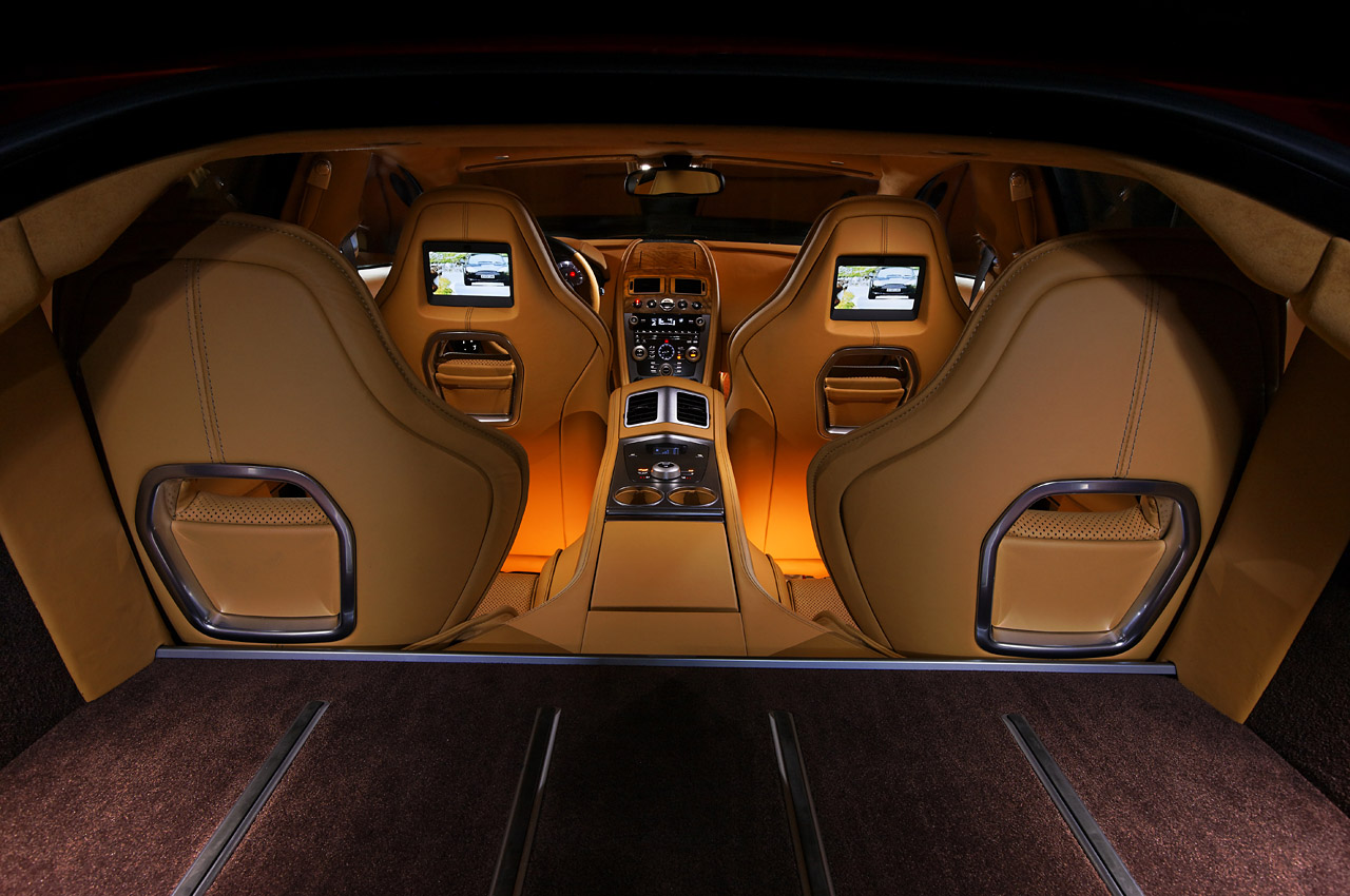 Aston Martin Rapide (Magma Red)
