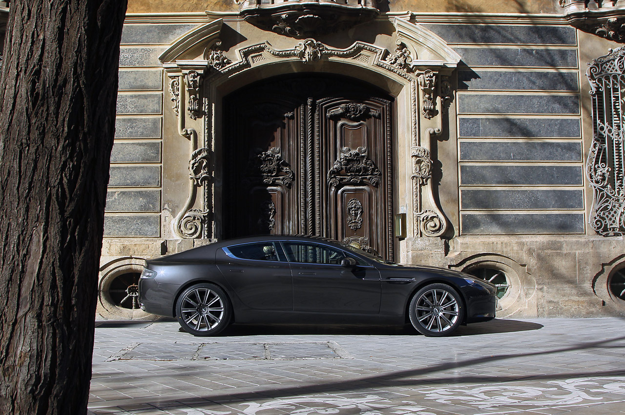 Aston Martin Rapide (Quantum Silver)