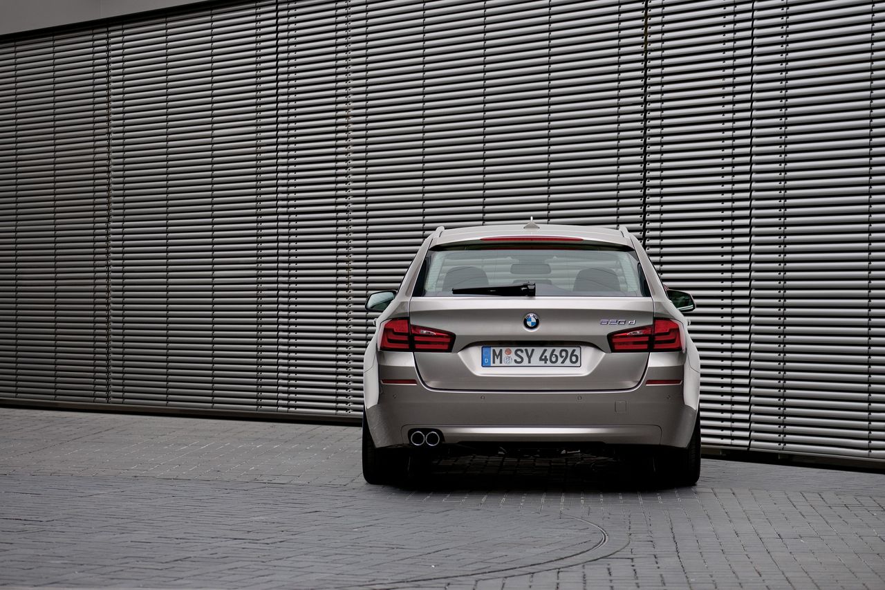 BMW 5-Series Touring 2010