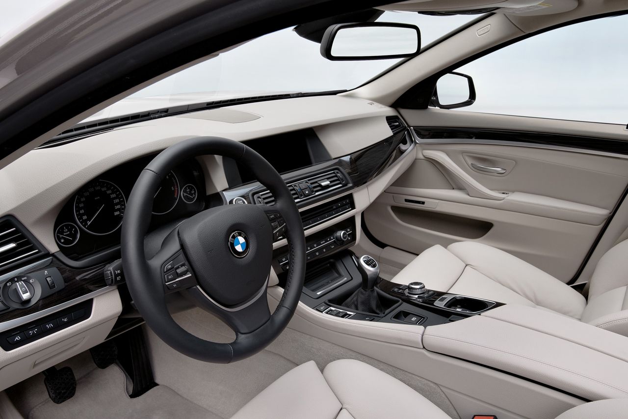 BMW 5-Series Touring 2010