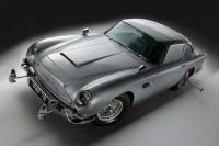 Продава се оригиналният Aston Martin DB5 на Джеймс Бонд