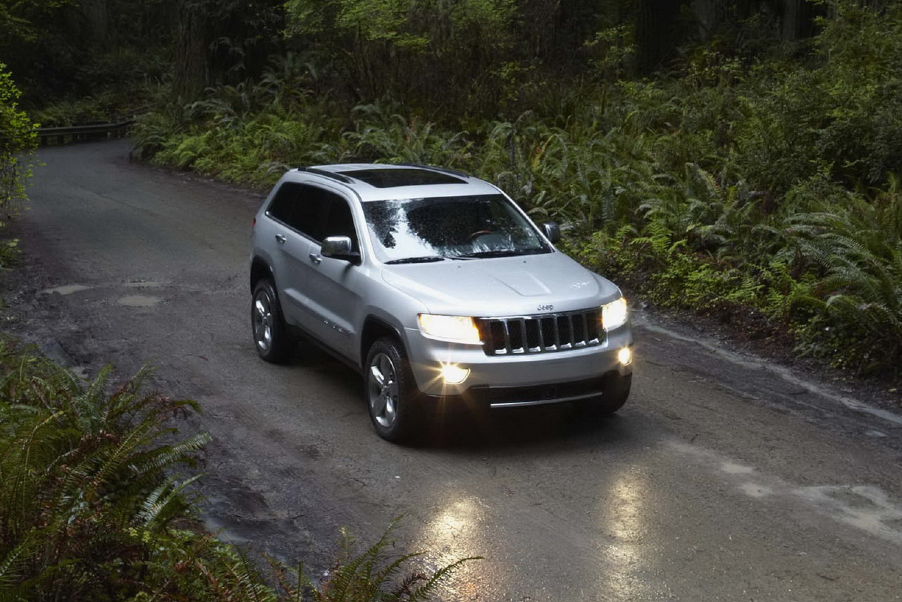 Jeep Grand Cherokee 2011 (нови снимки)