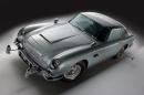 Aston Martin DB5 на Джеймс Бонд