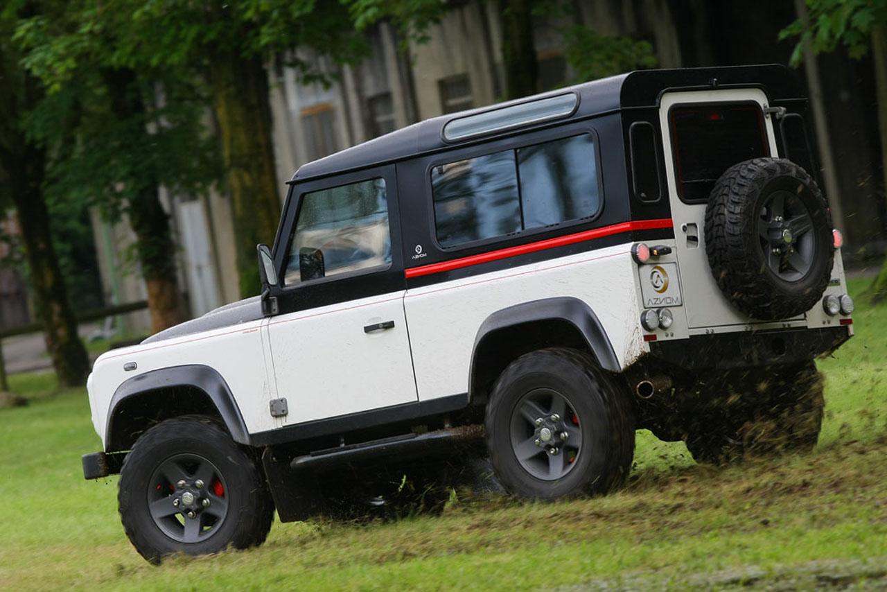 Aznom Land Rover Defender