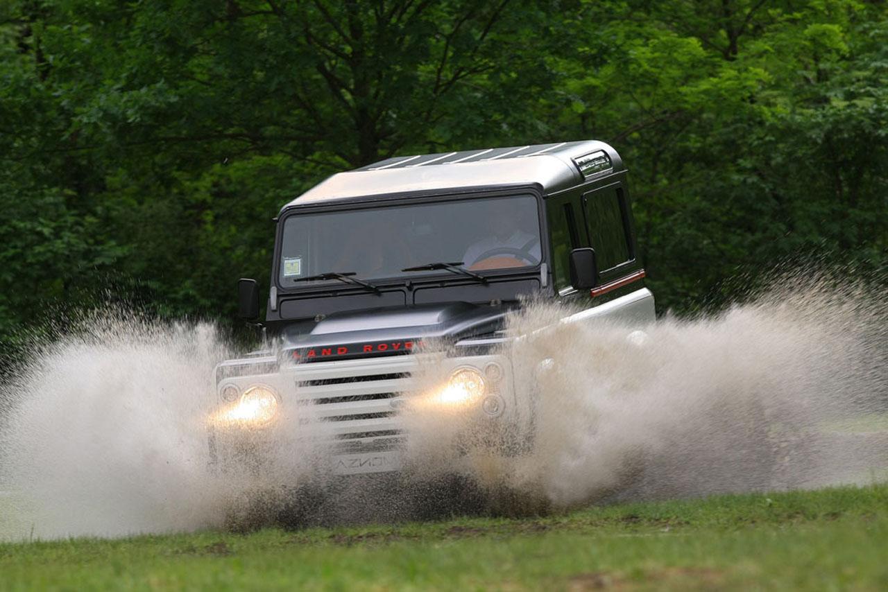 Aznom Land Rover Defender