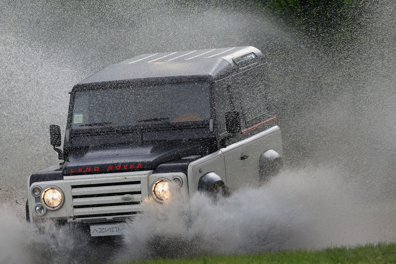 Aznom Land Rover Defender