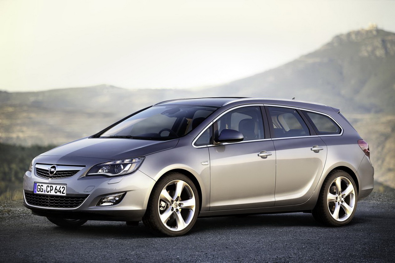 Opel Astra Sports Tourer 2011