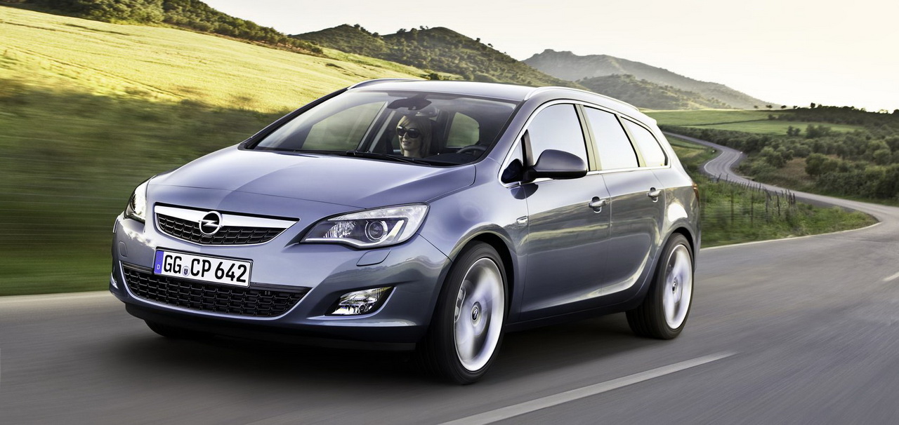 Opel Astra Sports Tourer 2011