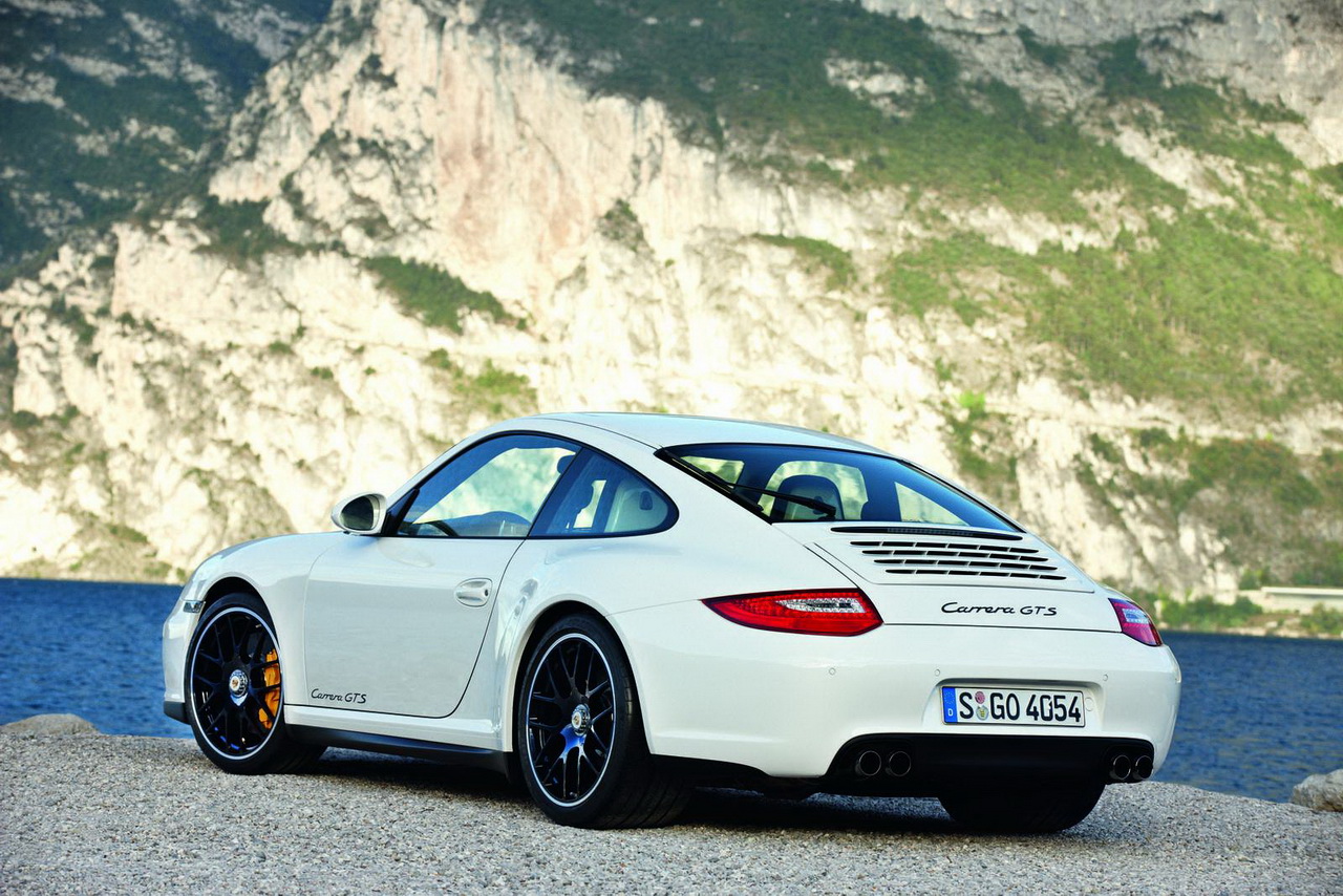 Porsche 911 Carrera GTS 2011