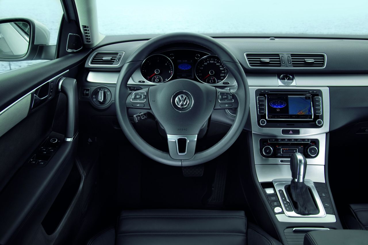 Volkswagen Passat 2011 (нови снимки)