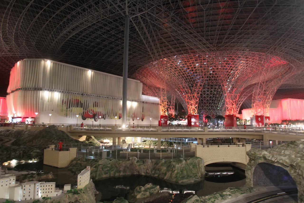 Ferrari World Abu Dhabi (откриване)