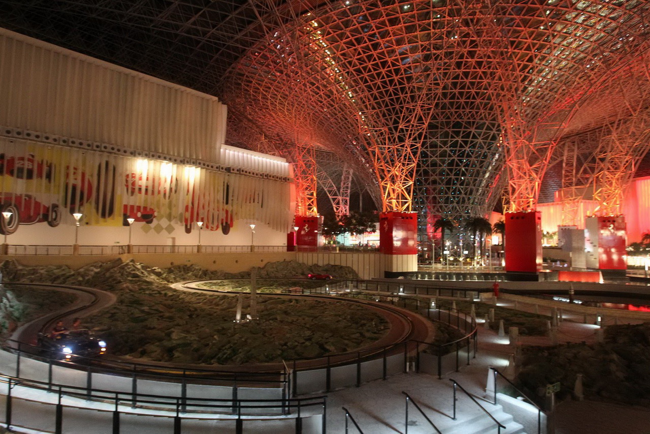 Ferrari World Abu Dhabi (откриване)