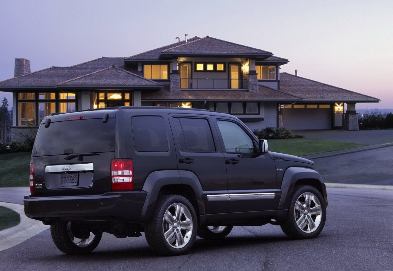 Jeep Grand Cherokee Overland Summit и Jeep Liberty Jet