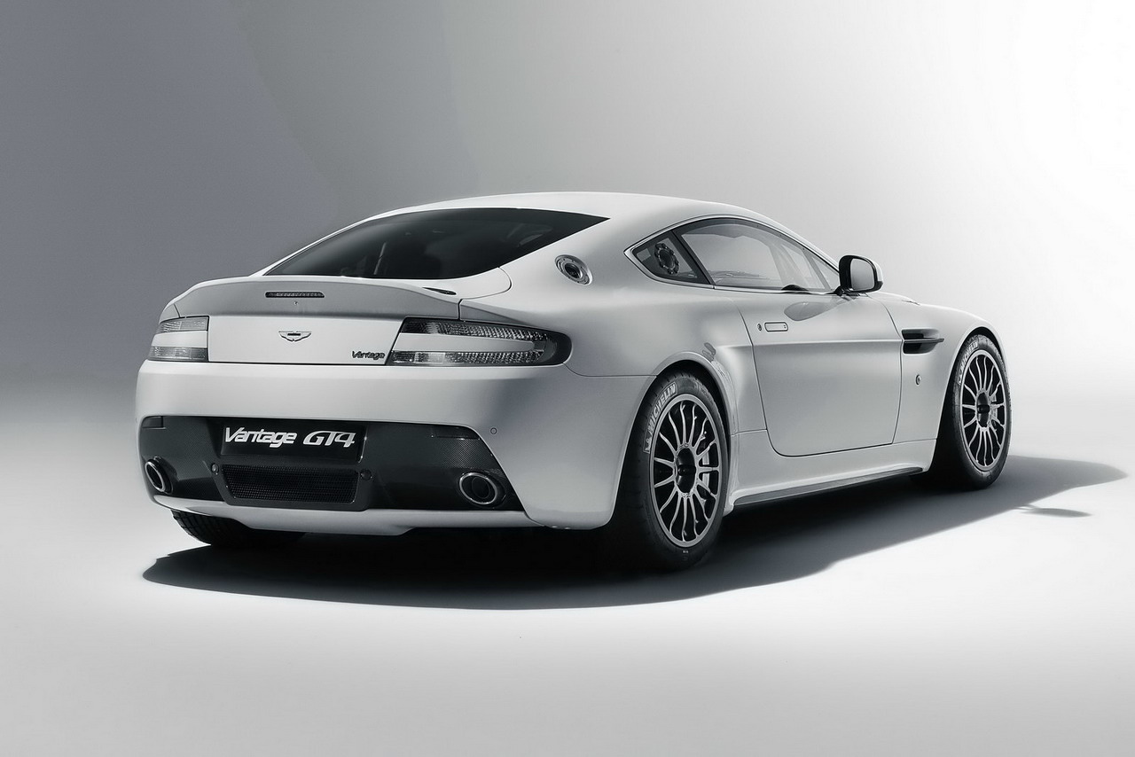 Aston Martin Vantage GT4 2011