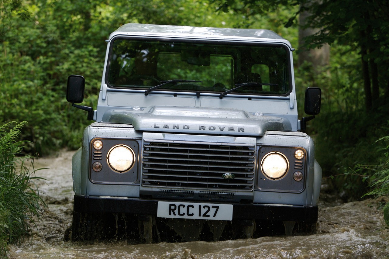 Land Rover Defender 2011