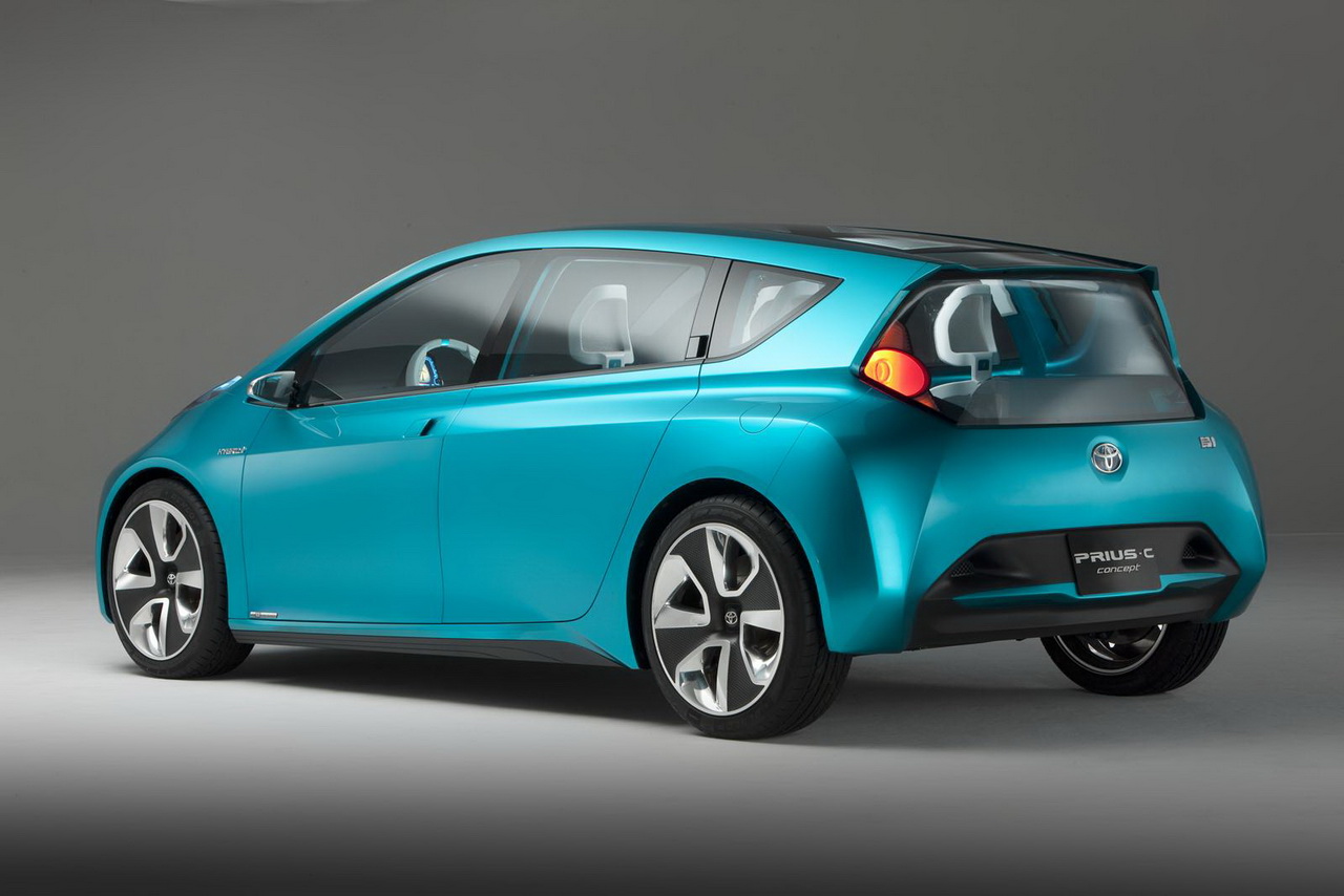 Toyota Prius c Concept и Prius v