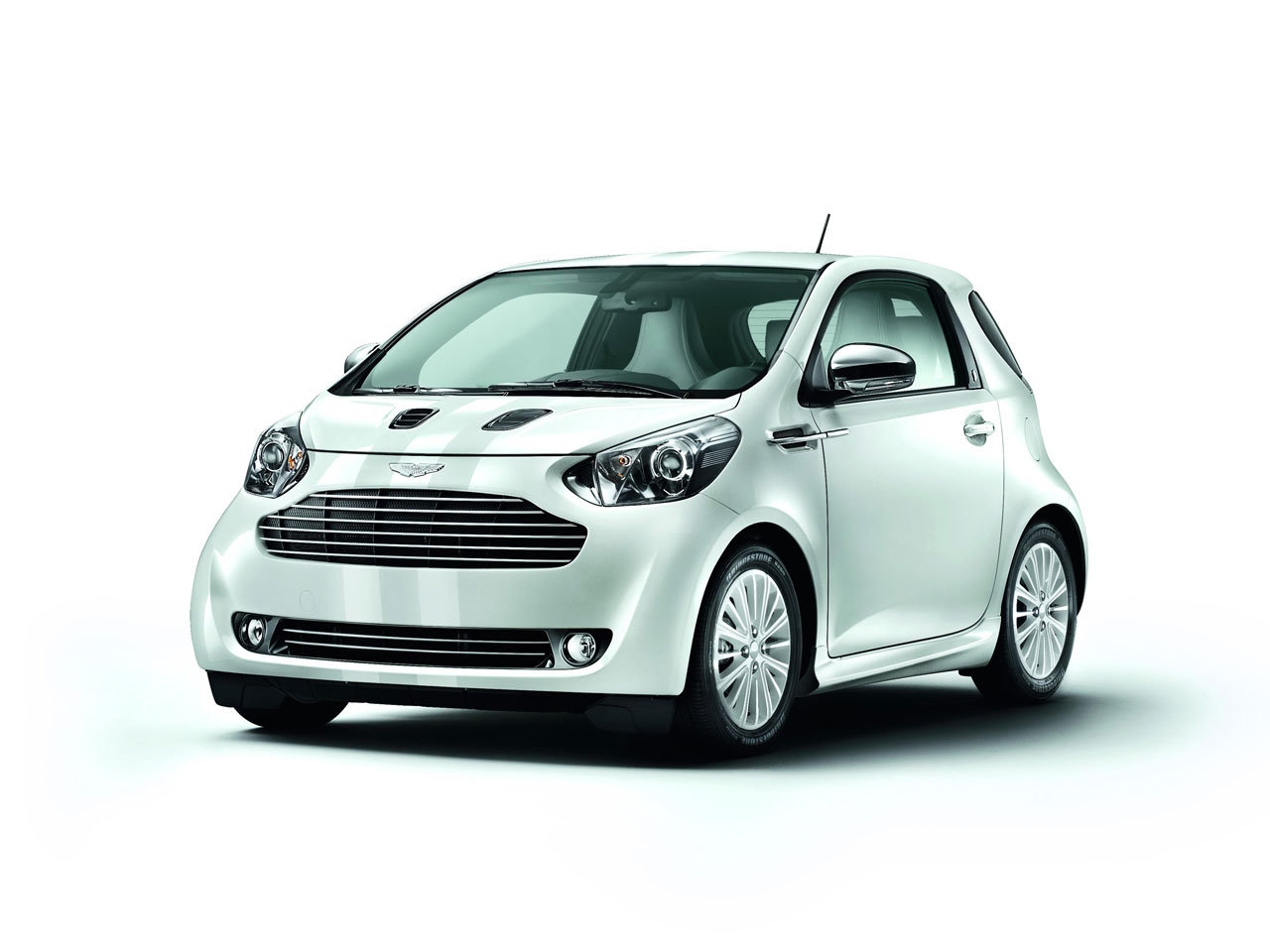 Aston Martin Cygnet White и Black Edition