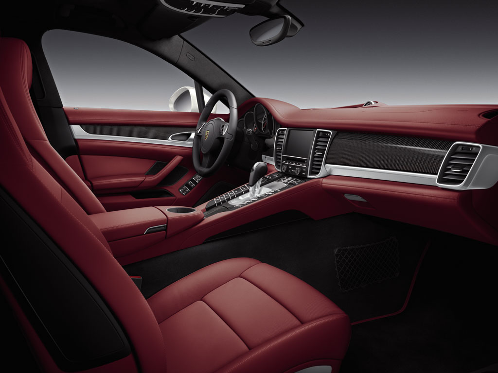 Porsche Panamera 4S Exclusive Middle East Edition