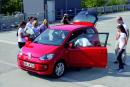 16 човека във Volkswagen Up!