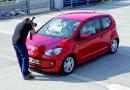 16 човека във Volkswagen Up!