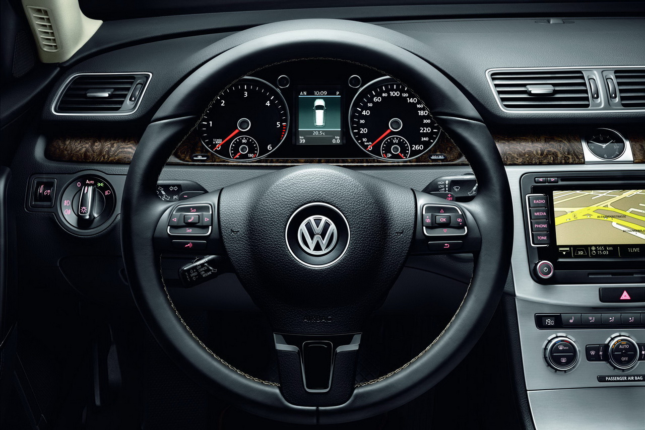 Volkswagen Polo R-Line и Passat Exclusive Edition