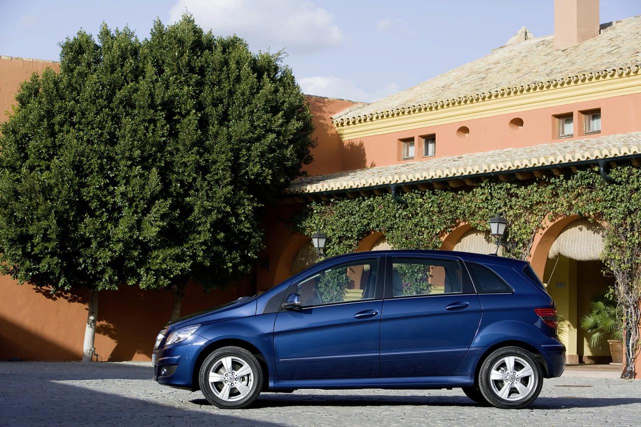 Mercedes B-Class facelift (нови снимки)