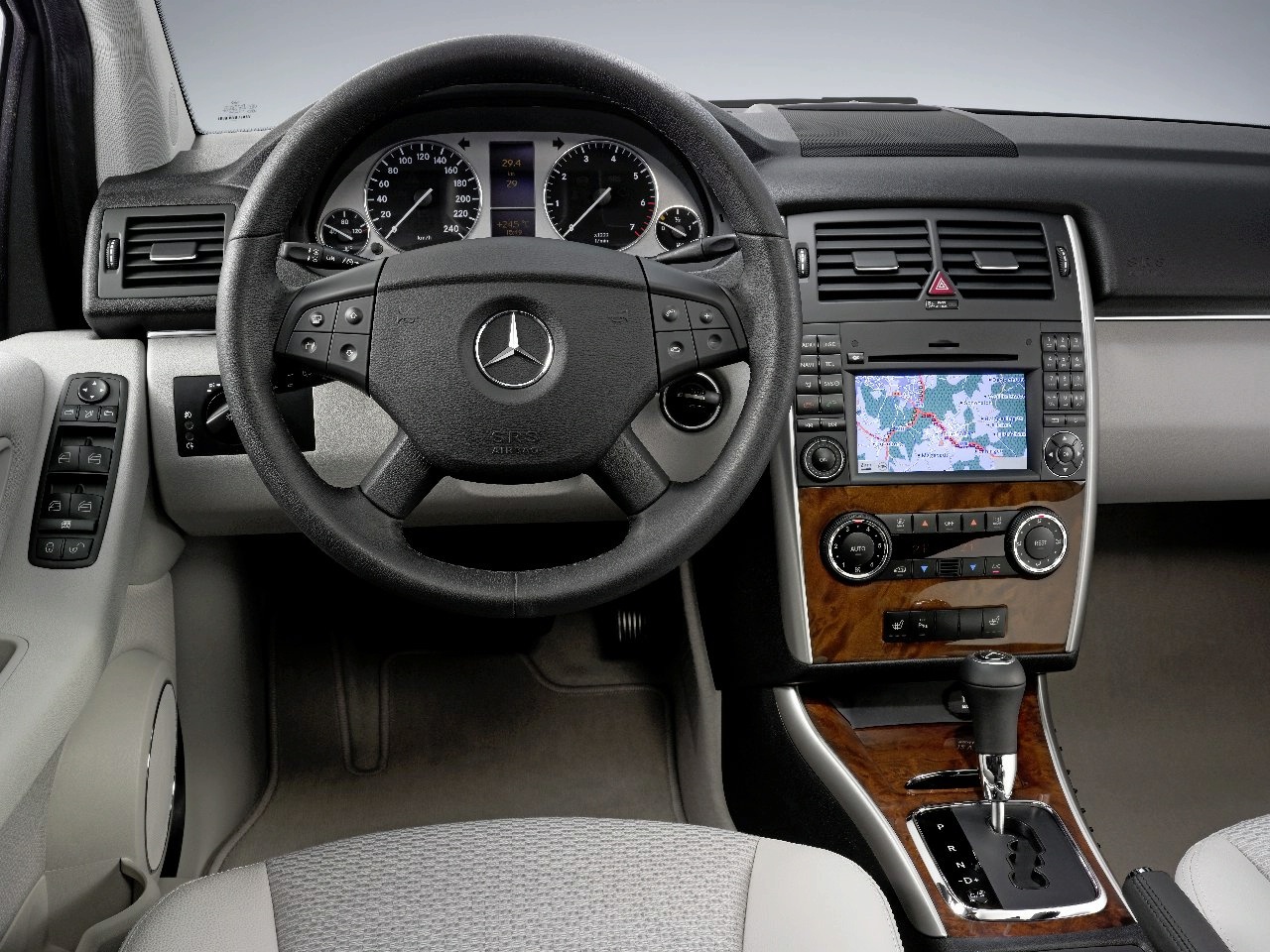Mercedes B-Class facelift (нови снимки)