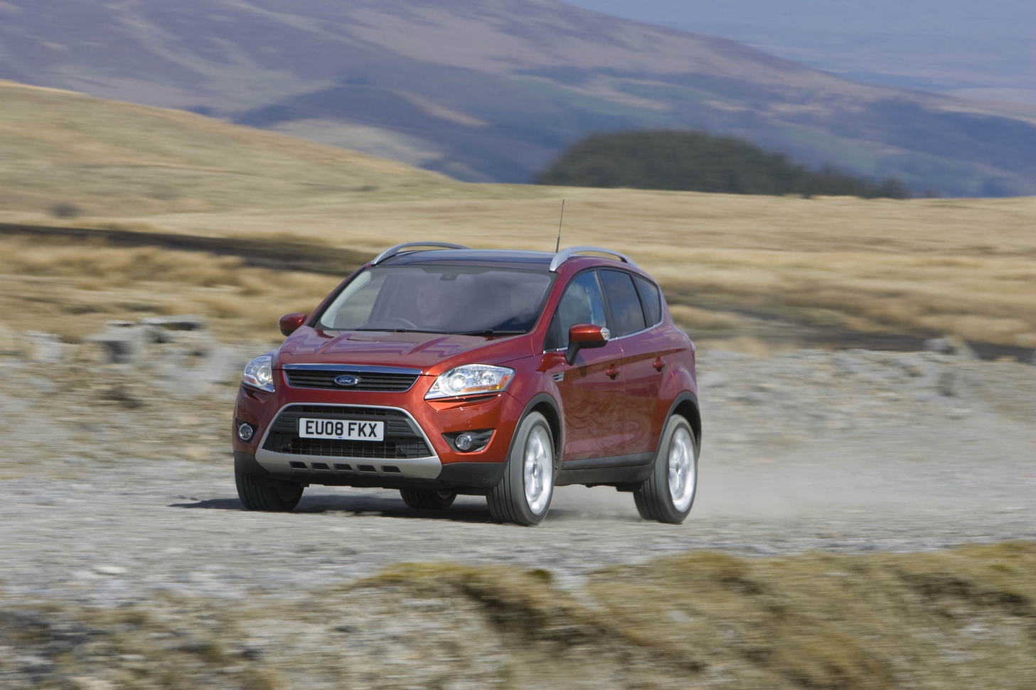 Ford Kuga (червен)