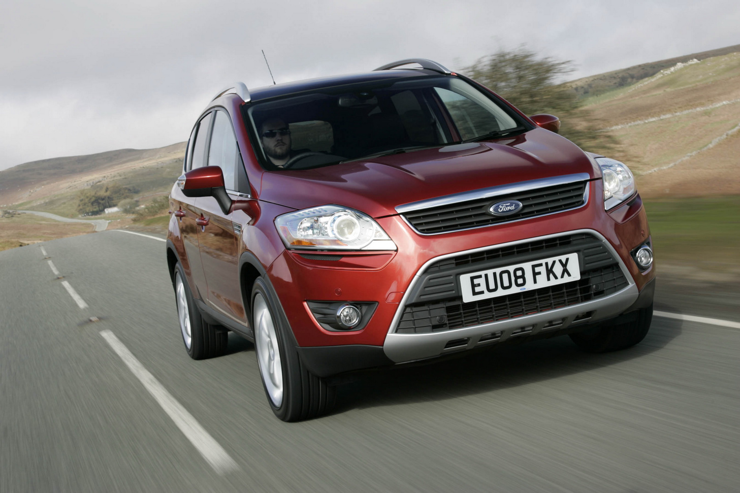 Ford Kuga (червен)