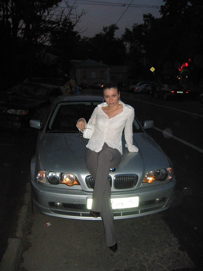 Момичета с BMW-та