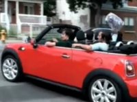 С MINI Cabrio в автомивка