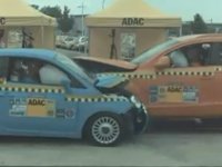 Малките автомобили не са толкова сигурни + видео