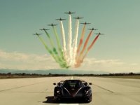 Pagani Zonda Tricolore с грабващ промоклип